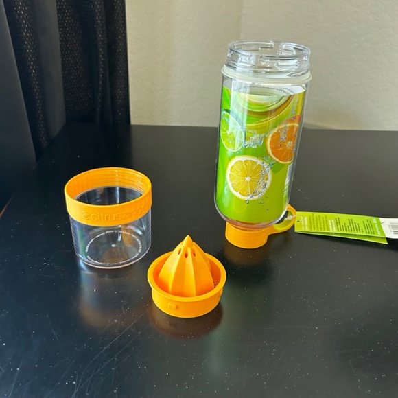 Citrus Zinger Water Bottle  28oz. NWT. - Picture 2 of 6